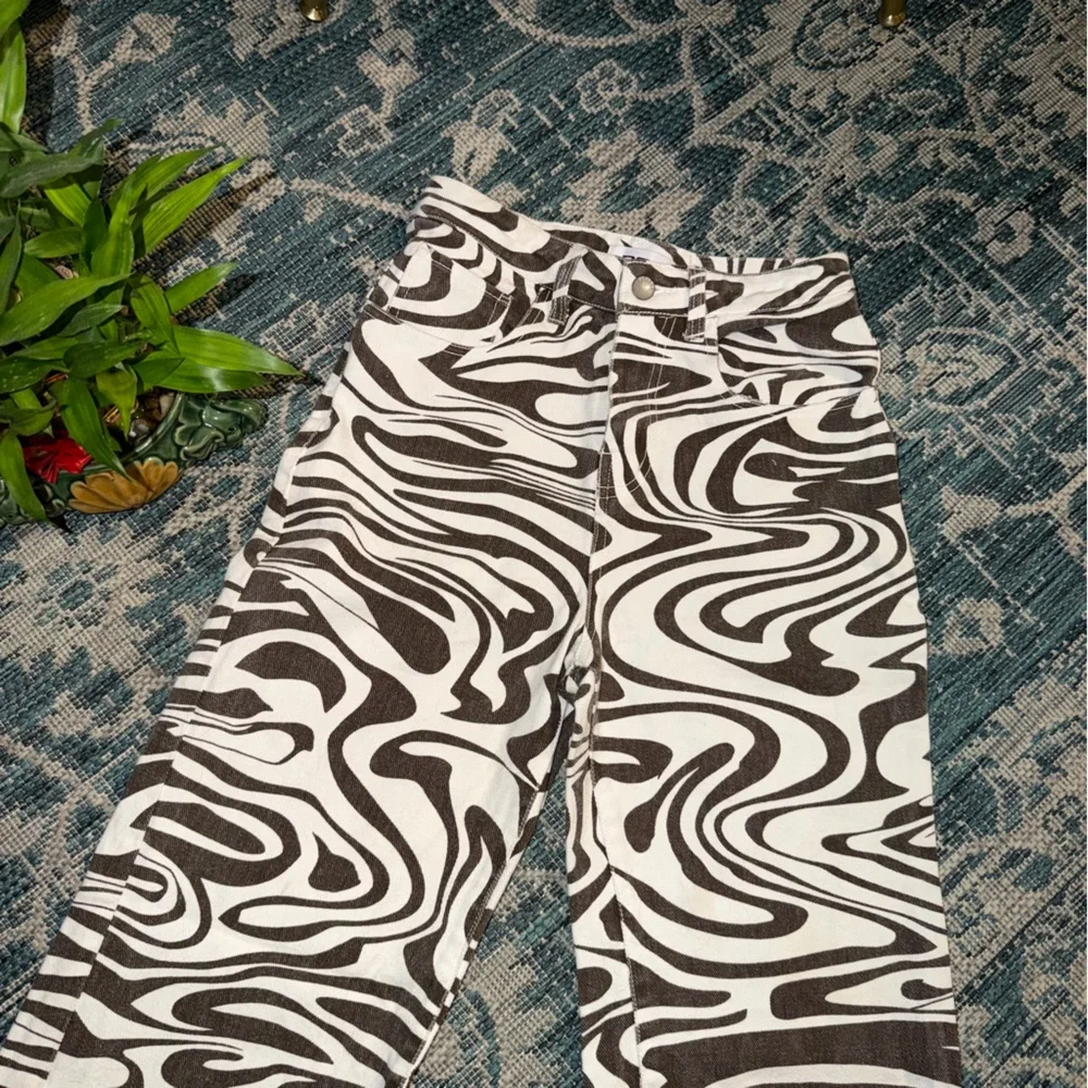 •RSQ• Zebra Print Pants - Picture 2 of 6